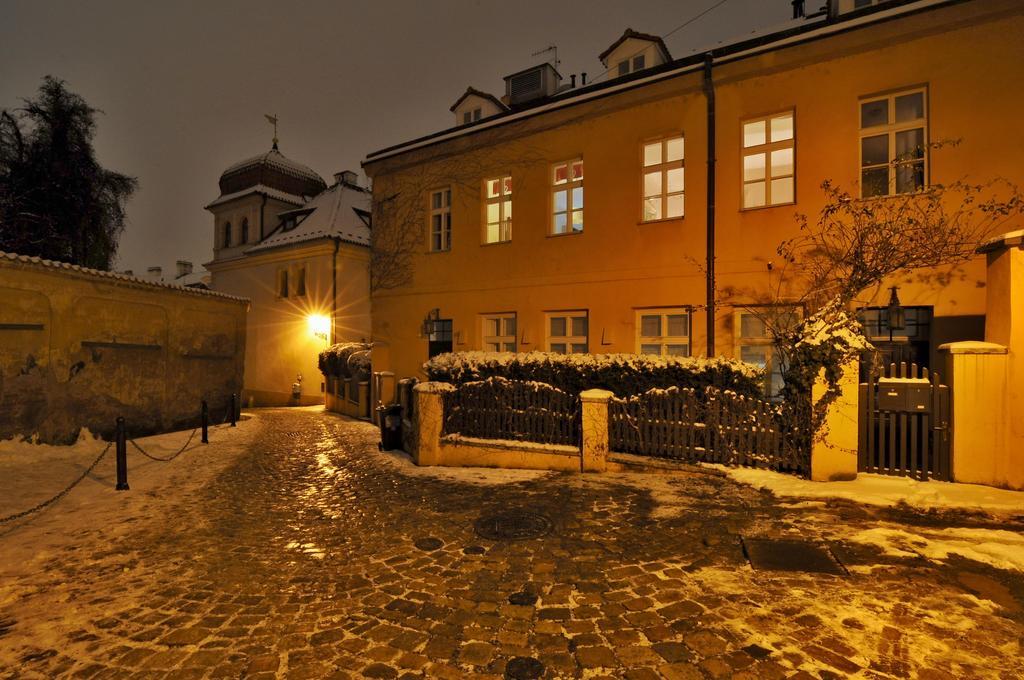 Apartment Trziste Praha Exteriér fotografie